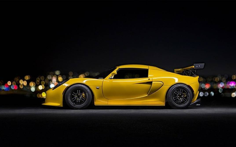 Illustration for article titled At $35,900, Would You Put Your Body Into This Widebody 2005 Lotus Elise?